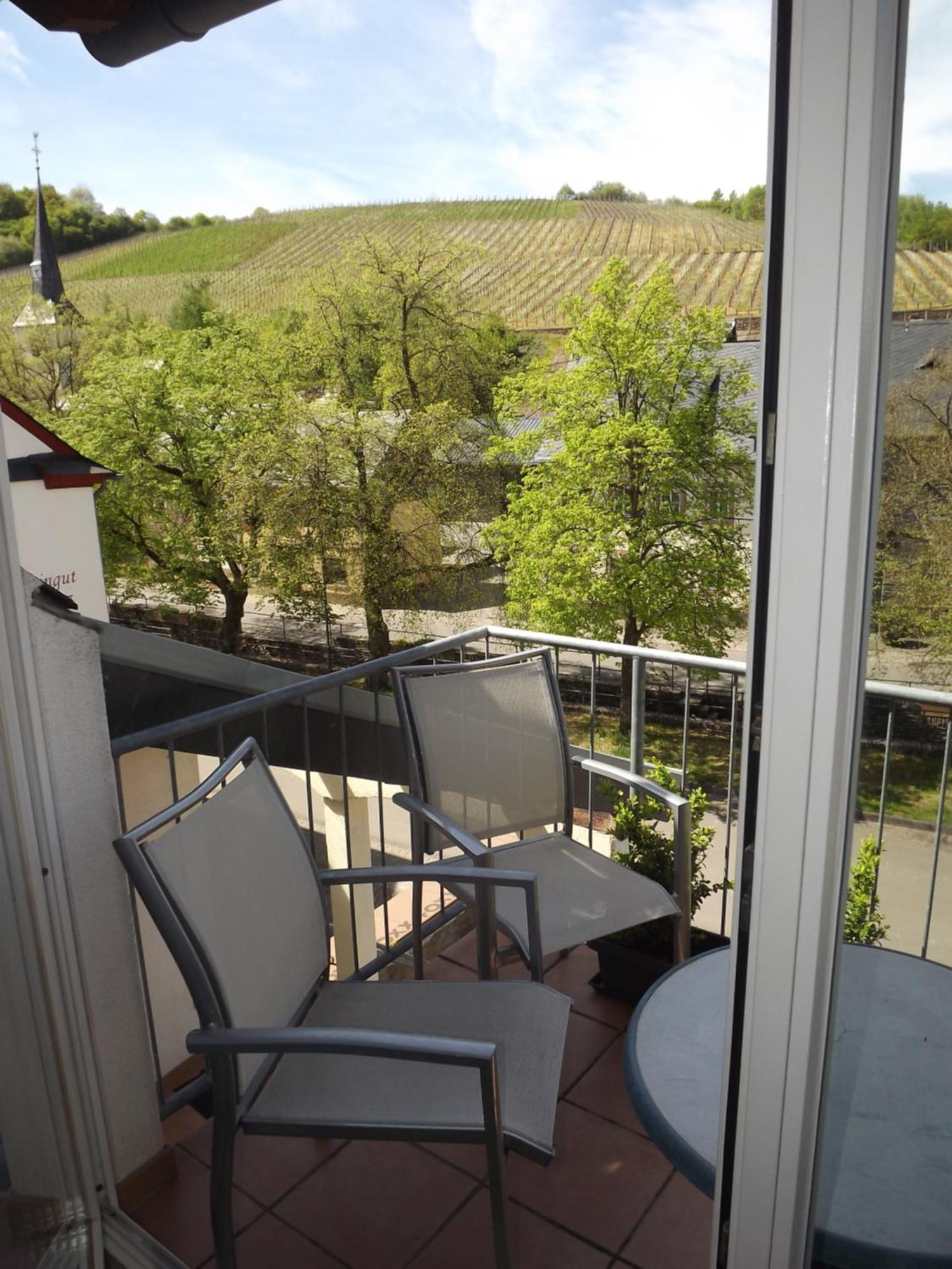 Ferienwohnung Ferienweingut & Gutsrestaurant Becker Burgen  Exterior foto
